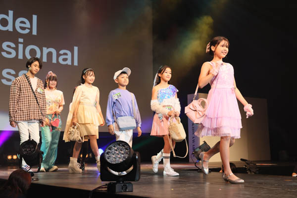 モデル専門コースファッションショー03