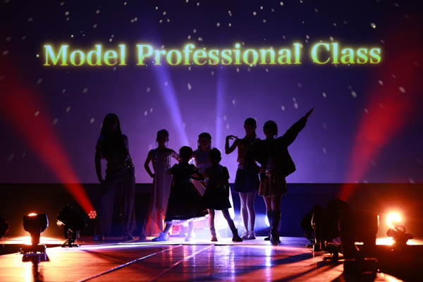 モデル専門コースファッションショー02